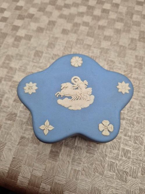Wedgwood Jasperware/trinket box - vintage in blauw en wit, Antiek en Kunst, Curiosa en Brocante, Ophalen of Verzenden