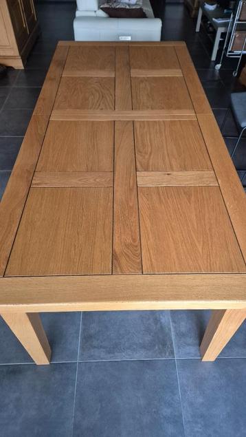 Superbe table de salle-à-manger en chêne clair beschikbaar voor biedingen