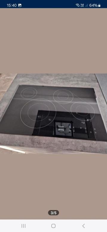 Taque induction smeg 74,5 sur 48,5 cm, Electroménager, Enlèvement, Comme neuf, Induction
