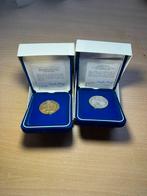2x HERDENKINGSPENNING  HONDERDVIJFTIG JAAR MONARCHIE, Postzegels en Munten, Munten | België, Ophalen, Goud, Zilver