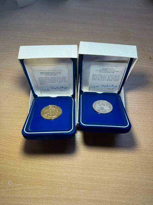 2x HERDENKINGSPENNING  HONDERDVIJFTIG JAAR MONARCHIE, Postzegels en Munten, Munten | België, Goud, Zilver, Ophalen