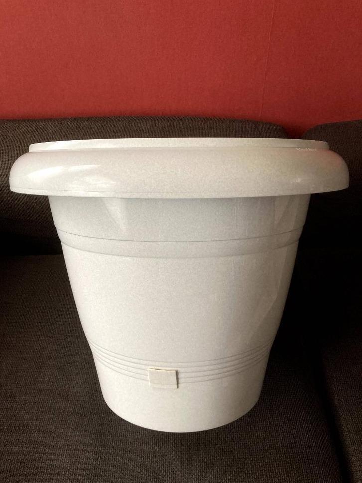 Grosfillex grote plantenpot met watertank, grote bloempot, Huis en Inrichting, Kamerplanten, Ophalen