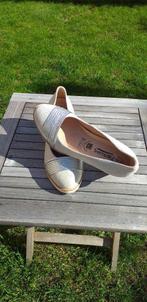 Dames schoenen gebroken wit met zilver, Kleding | Dames, Schoenen, Ophalen, Wit, Nieuw, Schoenen met hoge hakken