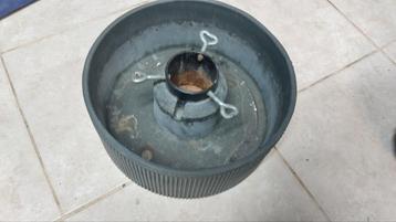 Kerstboomvoet beschikbaar voor biedingen