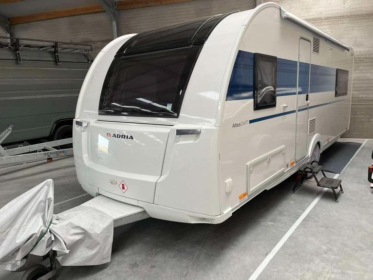 Caravane Adria Altea 622 dart, Caravans en Kamperen, Caravans, Particulier, tot en met 5, 1250 - 1500 kg, Adria, Frans bed, 8 meter en meer