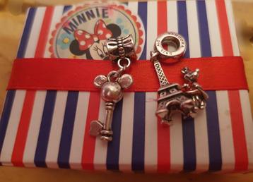 Duo Pandora Disney Minnie tour + cle de Mickey disponible aux enchères