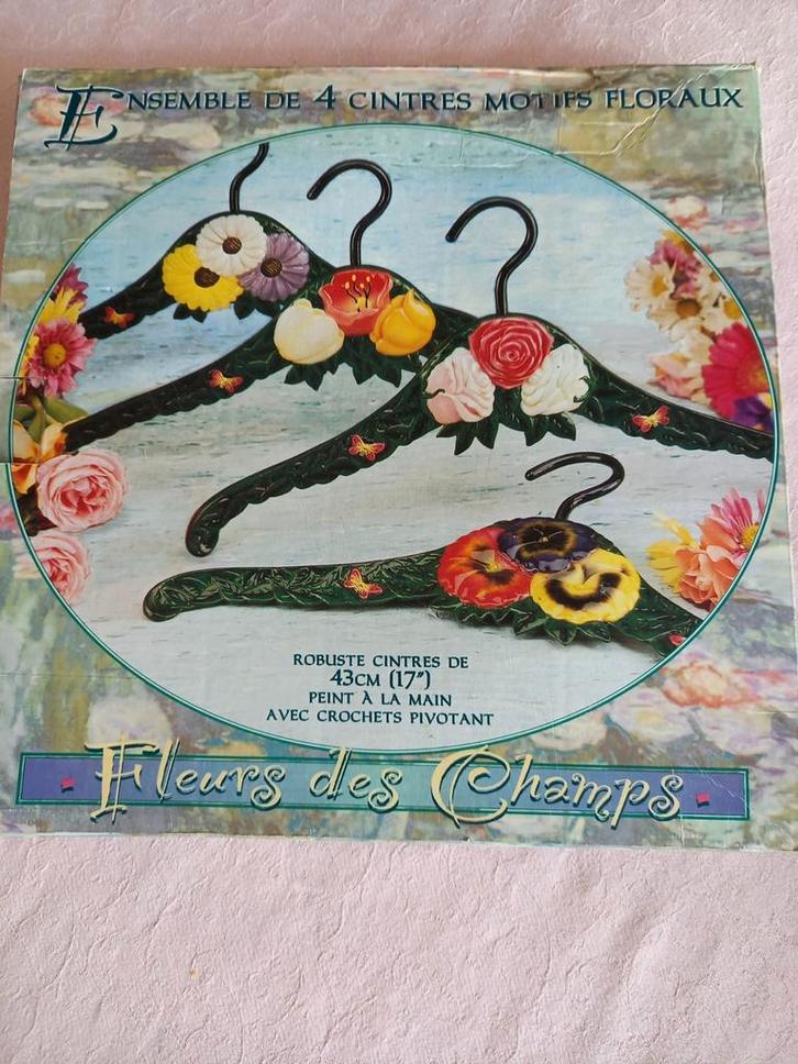 Stevige kunststoffen kapstokken met kleurrijk bloemenmotief., Maison & Meubles, Accessoires pour la Maison | Portemanteaux, Comme neuf