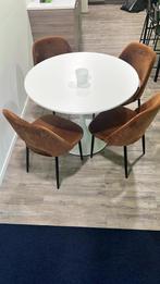 Table blanche et 4 chaises brunes velours, Maison & Meubles