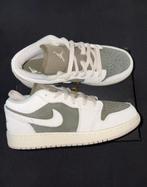 Jordan 1 Low SE (GS), Ophalen of Verzenden, Zo goed als nieuw, Sneakers