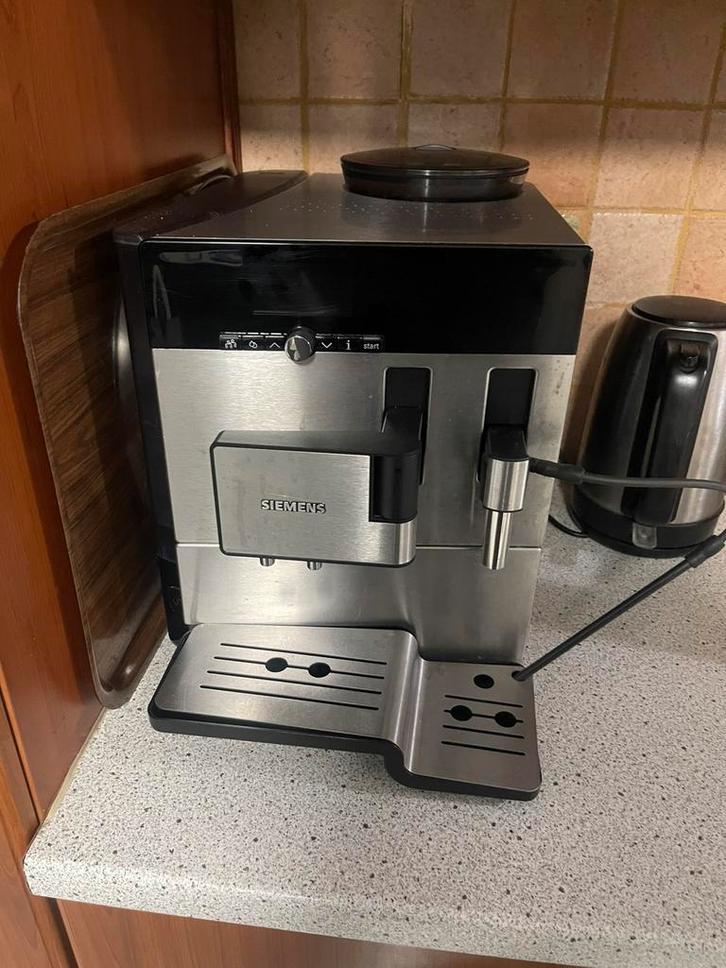 Machine à café automatique SIEMENS EQ8 s300, Electroménager, Cafetières, Comme neuf, Enlèvement ou Envoi