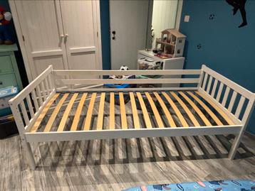 Landelijk 1 persoonsbed beschikbaar voor biedingen