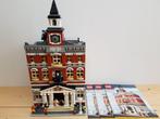 Lego 10224 Town Hall Modular Building, Comme neuf, Ensemble complet, Lego, Enlèvement ou Envoi