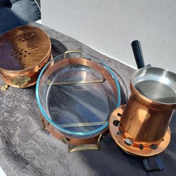 Koper verwarmer en schaal met flambeerstel beschikbaar voor biedingen