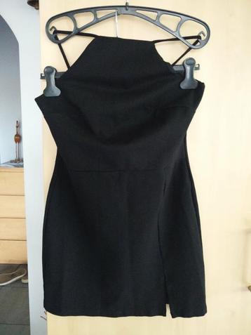 Kleed Stradivarius.  maat 38-40.  NIEUW. beschikbaar voor biedingen