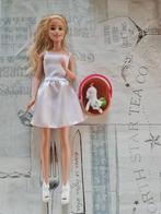 Barbie met hondje : mattel 2009 china, Verzamelen, Ophalen of Verzenden, Zo goed als nieuw