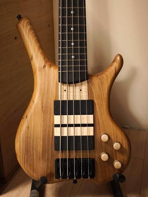 Elwray Basses WN4 of WN5, Muziek en Instrumenten, Snaarinstrumenten | Gitaren | Bas, Nieuw, Elektrisch, Ophalen