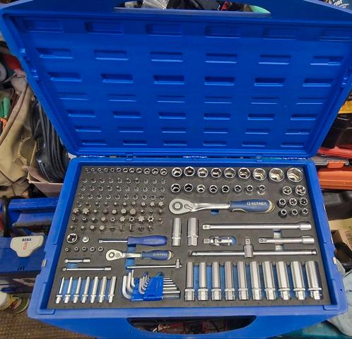 Mallette Berner Pro cliquet Must et douilles 151 outils, Bricolage & Construction, Outillage | Outillage à main, Comme neuf, Enlèvement ou Envoi