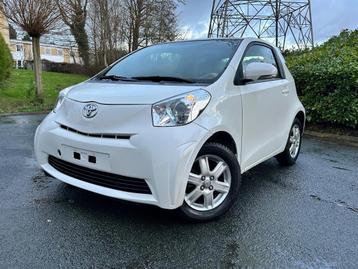 Toyota IQ 2011 1.0 Petrol Euro 5 Airco lederen xenon velgen, Auto's, Toyota, 50 kW, Wit, Leder, 3 cilinders