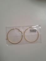 Cara hoops komett studios  2 stuk, Handtassen en Accessoires, Zonnebrillen en Brillen | Dames, Ophalen, Zo goed als nieuw