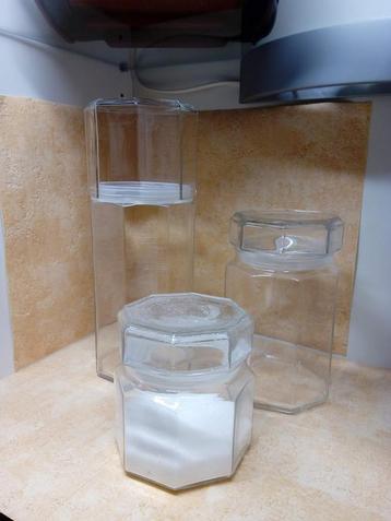 Bocal en verre hexagonal, Enlèvement