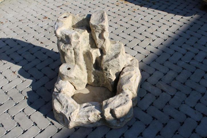 Imitatie rotsfontein, 1 waterafvoer, Tuin en Terras, Waterpartijen en Fonteinen, Zo goed als nieuw, Fontein, Kunststof, Ophalen
