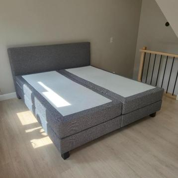 Boxpring 180 x 200 cm beschikbaar voor biedingen