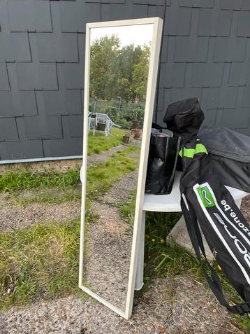 Spiegel Ikea( hangend/staand) beschikbaar voor biedingen