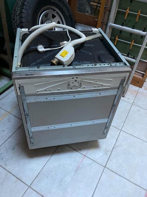 Miele inbouw vaatwasmachine (defect) voor onderdelen, Elektronische apparatuur, Vaatwasmachines, Niet werkend, Ophalen