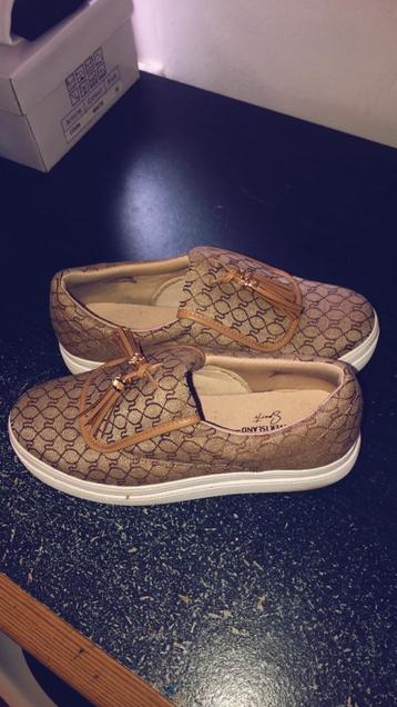 Schoenen beschikbaar voor biedingen