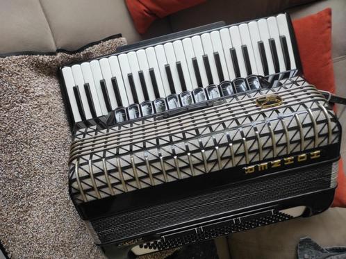 ACCORDEON HOHNER ATLANTIC IV DE LUXE.PERFECT WERKEND., Muziek en Instrumenten, Accordeons, Toetsaccordeon, 120-bas, Hohner, Met koffer