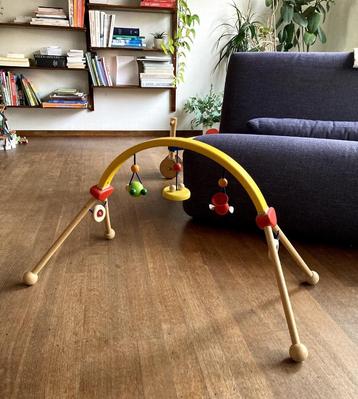 Vintage babygym in hout beschikbaar voor biedingen