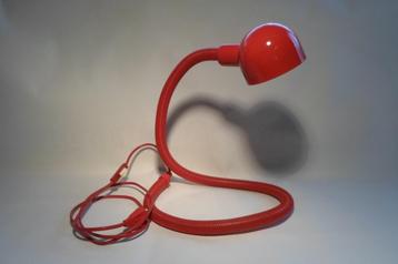 Lampe serpent Hebi Isao Valenti rouge disponible aux enchères