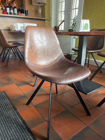 Bruine leren kuipstoelen beschikbaar voor biedingen