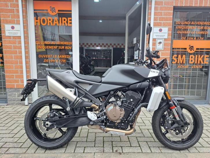 HUSQVARNA SVARTPILEN 801 UIT JUNI 2024 MET 5.300 KM!, Motoren, Motoren | Husqvarna, Bedrijf, Naked bike, meer dan 35 kW, 2 cilinders
