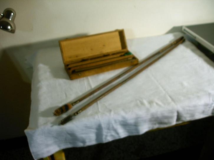 Oude reinigingsset voor geweer en 2 losse stokken, Antiek en Kunst, Curiosa en Brocante, Ophalen of Verzenden