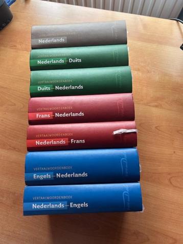 Verschillende Van Dale woordenboeken beschikbaar voor biedingen
