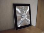 Zilverkleurige kader met vredesduif, 50 tot 75 cm, Metaal of Aluminium, Ophalen of Verzenden, Zo goed als nieuw