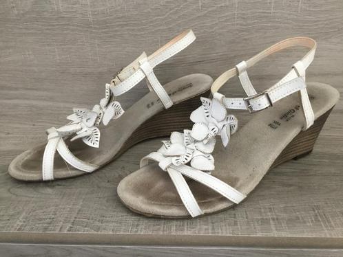 Sergio & Giulio witte lederen sandalen met sleehak maat 39, Vêtements | Femmes, Chaussures, Porté, Sandales et Mûles, Blanc, Enlèvement ou Envoi