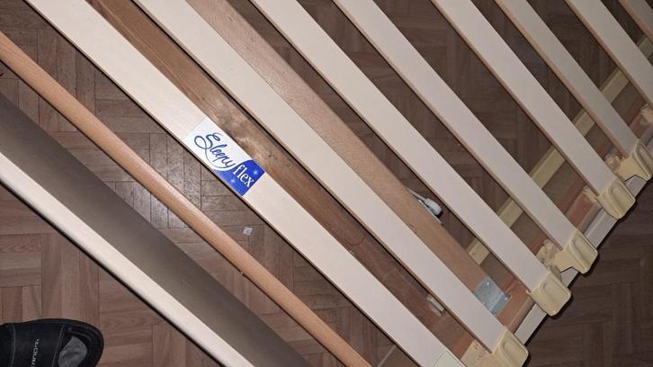 Bed, Huis en Inrichting, Slaapkamer | Bedden, Gebruikt, Tweepersoons, 180 cm, 210 cm, Hout, Crème, Verstelbaar, Ophalen