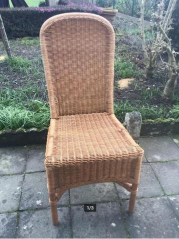 4 rieten stoelen beschikbaar voor biedingen