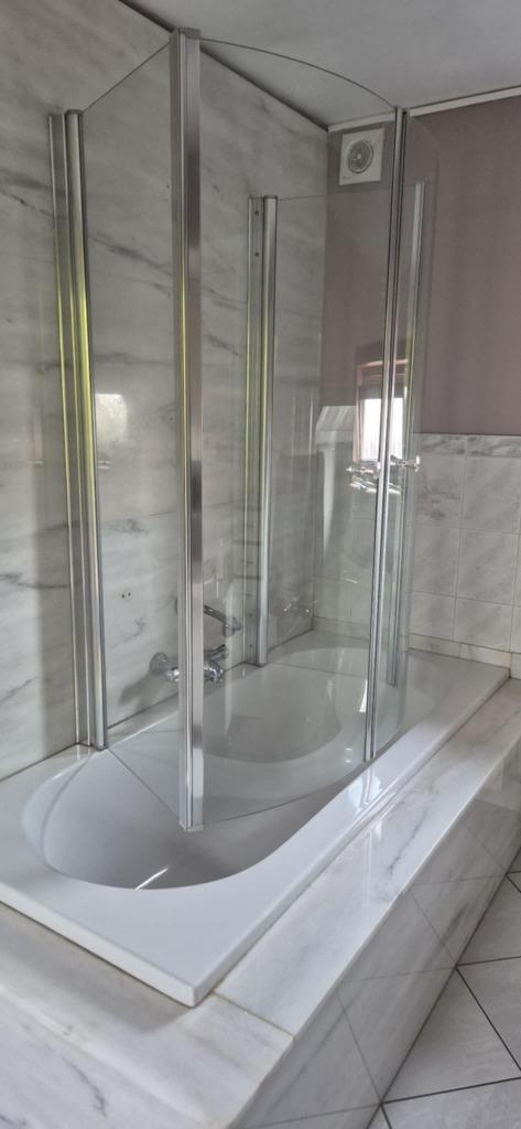 Baignoire complète avec parois de douche, Huis en Inrichting, Badkamer | Complete badkamers, Zo goed als nieuw, Met bad, Met douche