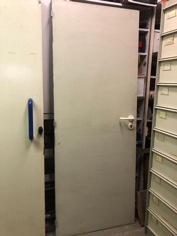 Brandwerende deur beschikbaar voor biedingen