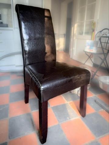 8 stoelen beschikbaar voor biedingen