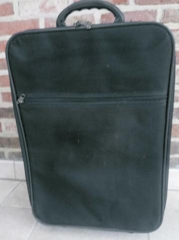 Zwarte trolley 58 x 37 x 18 cm. beschikbaar voor biedingen