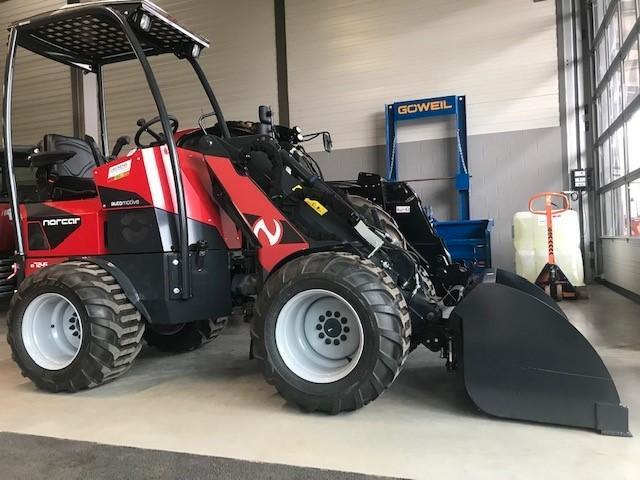 Norcar A7245 Automotive kniklader, Articles professionnels, Machines & Construction | Grues & Excavatrices, Chargeuse sur pneus ou Chouleur
