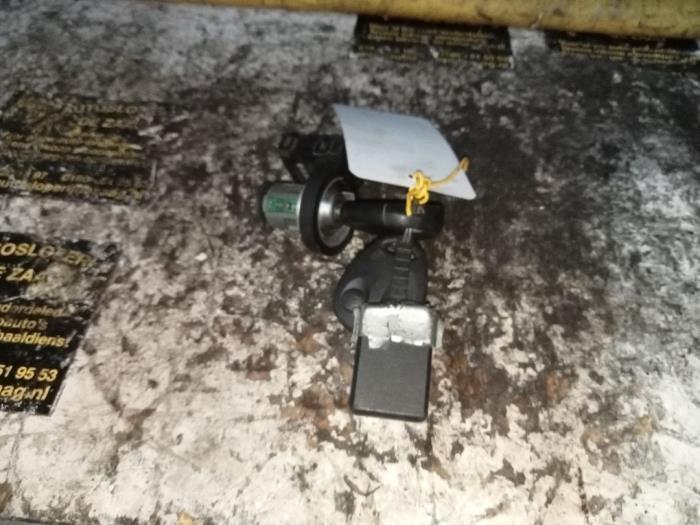 Serrure de contact + clé d'un Aston Martin DB7, Autos : Pièces & Accessoires, Autres pièces automobiles, Autres marques automobiles