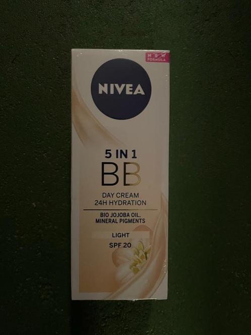 Nivea - 5IN1 BB Crème de Jour légère - SPF20, Bijoux, Sacs & Beauté, Beauté | Soins du visage, Neuf, Tout le visage, Enlèvement ou Envoi