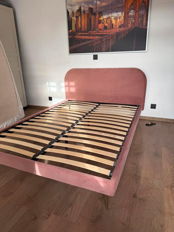 Tweepersoonsbed roze velvet (140 cm), Huis en Inrichting, Slaapkamer | Bedden, Zo goed als nieuw, 140 cm, Stof, Ophalen