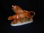 Statuette Lion et Lionne en porcelaine, Ophalen of Verzenden