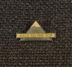 PIN - PHILIP MORRIS - RACE TO THE TOP, Verzamelen, Verzenden, Gebruikt, Merk, Speldje of Pin